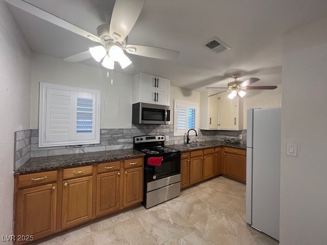 property at 1635 Lewis Ave