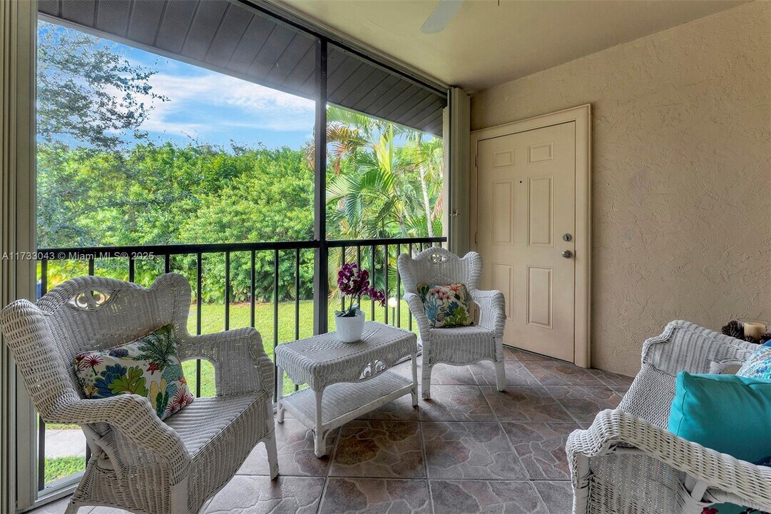442 Pine Glen Ln in Greenacres, FL - Building Photo