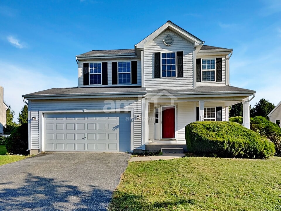 204 Stearn Dr in Genoa, IL - Building Photo