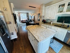 2001 N Honore St in Chicago, IL - Building Photo - Building Photo