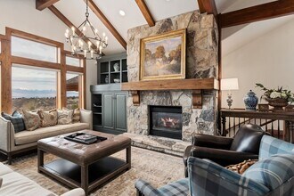 10323 Bedrock Ln in Sandy, UT - Building Photo - Building Photo