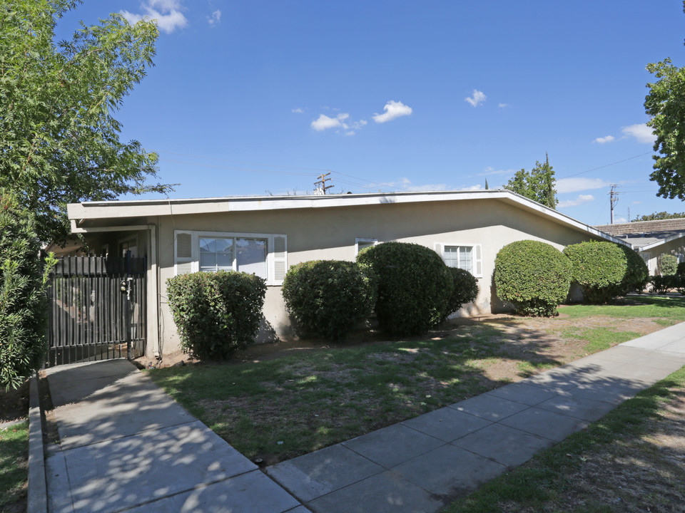 3383 E Sierra Madre Ave in Fresno, CA - Building Photo