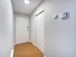 807 Eves Dr, Unit 3P in Hillsborough, NJ - Building Photo - Building Photo