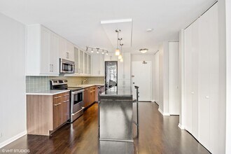 4250 N Marine Dr in Chicago, IL - Building Photo - Building Photo