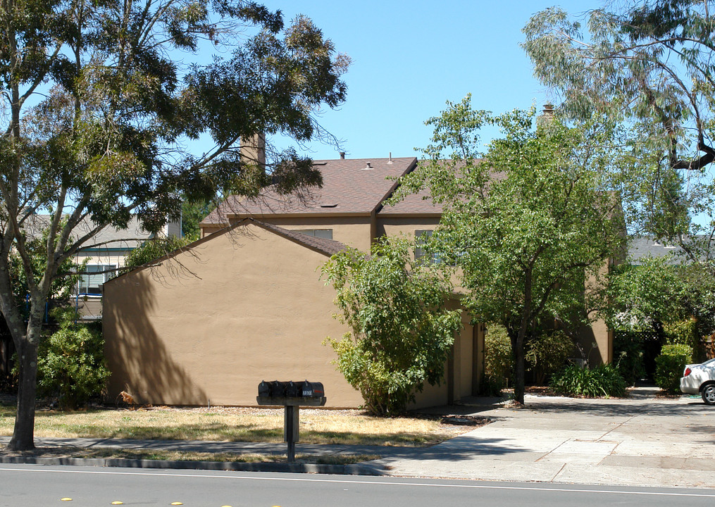 2361 Bethards Dr in Santa Rosa, CA - Building Photo