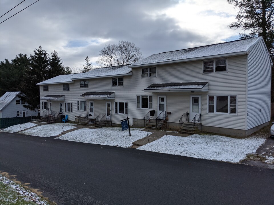 2 Ranger Rd, Unit 3 in Schuylerville, NY - Building Photo