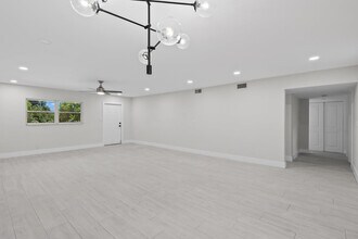 1339 Ave in Oakland Park, FL - Building Photo - Building Photo