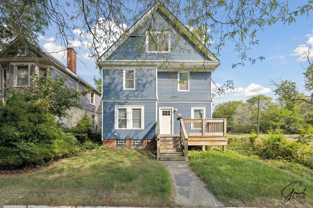 325 Melbourne St in Detroit, MI - Building Photo