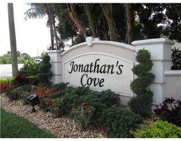4584 Palmbrooke Cir in West Palm Beach, FL - Building Photo