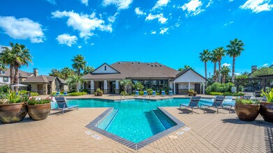 Grand Villas at Tuscan Lakes in League City, TX - Foto de edificio - Building Photo