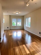 7033 N Charleston Ave in Portland, OR - Building Photo - Building Photo