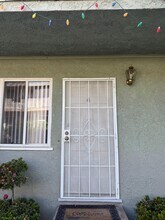 1009 E Garfield Ave, Unit 4 in Glendale, CA - Building Photo - Building Photo