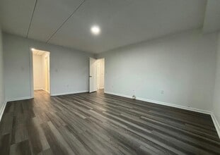 32 Hill Rd, Unit 607 in Belmont, MA - Foto de edificio - Building Photo