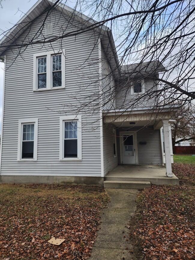 202 W Locust St in Newark, OH - Building Photo - Building Photo