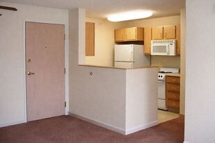 Summit House Apartments in Creston, IA - Building Photo