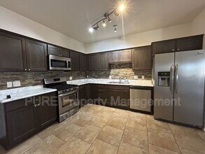 2208 E Ranch Dr in Farmington, NM - Building Photo - Building Photo