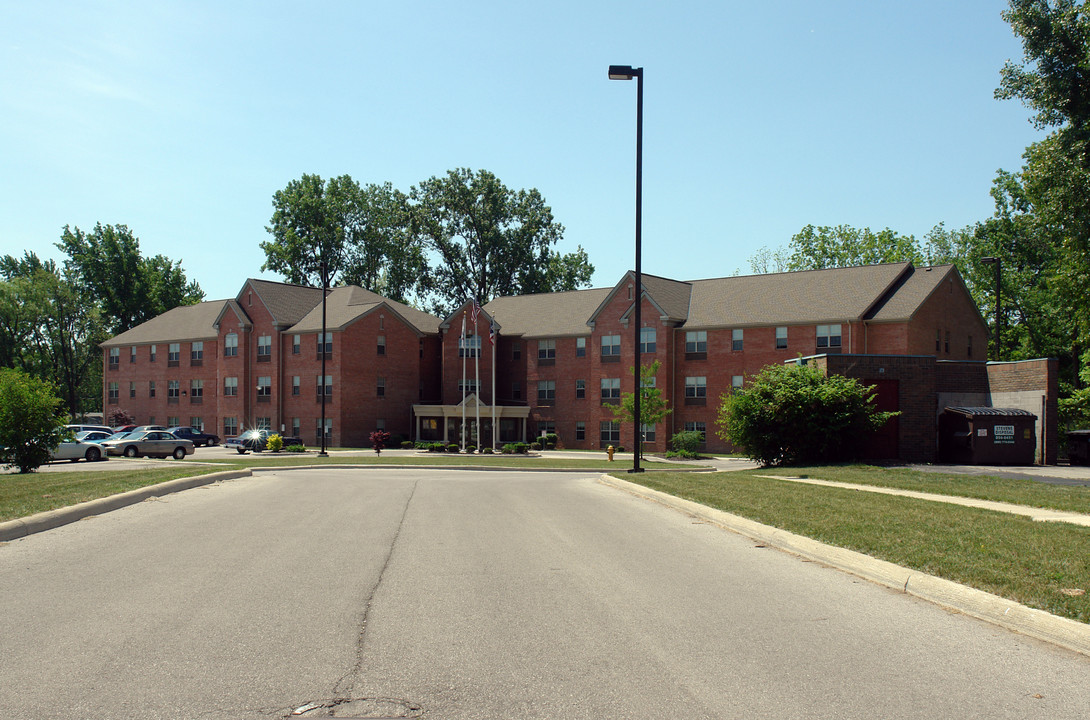 1915 W Alexis Rd in Toledo, OH - Foto de edificio