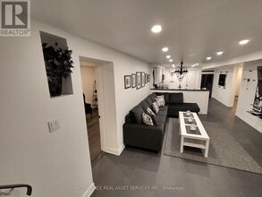 32 Ontoro Blvd in Ajax, ON - Building Photo - Building Photo