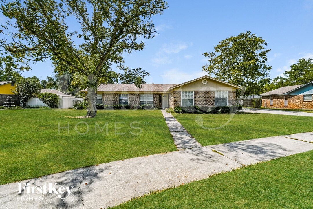 8102 Birds Foot Ln in Jacksonville, FL - Foto de edificio