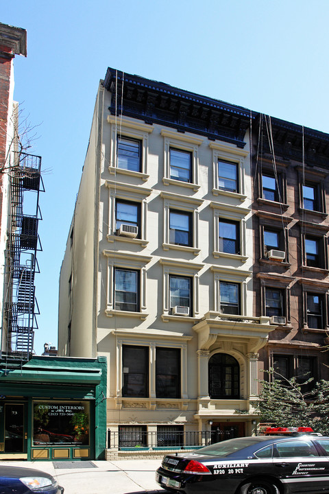 61 W 82nd St in New York, NY - Building Photo