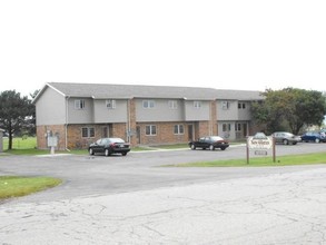 New Glarus Place in New Glarus, WI - Foto de edificio - Building Photo