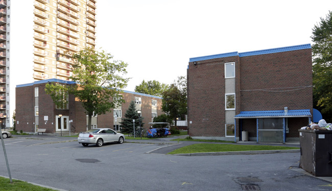 Donald Court in Ottawa, ON - Building Photo - Building Photo