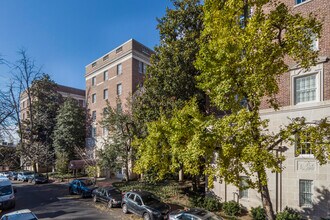 1661 Crescent Pl NW in Washington, DC - Building Photo - Building Photo