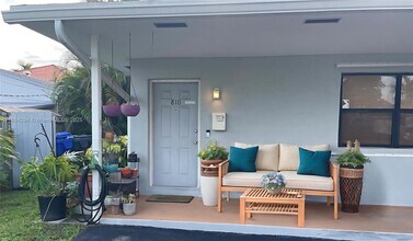 810 Finley Ct in Hollywood, FL - Building Photo - Building Photo