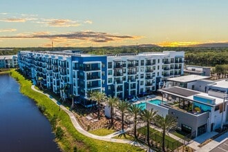 The Reef Apartments in Jacksonville, FL - Foto de edificio - Building Photo