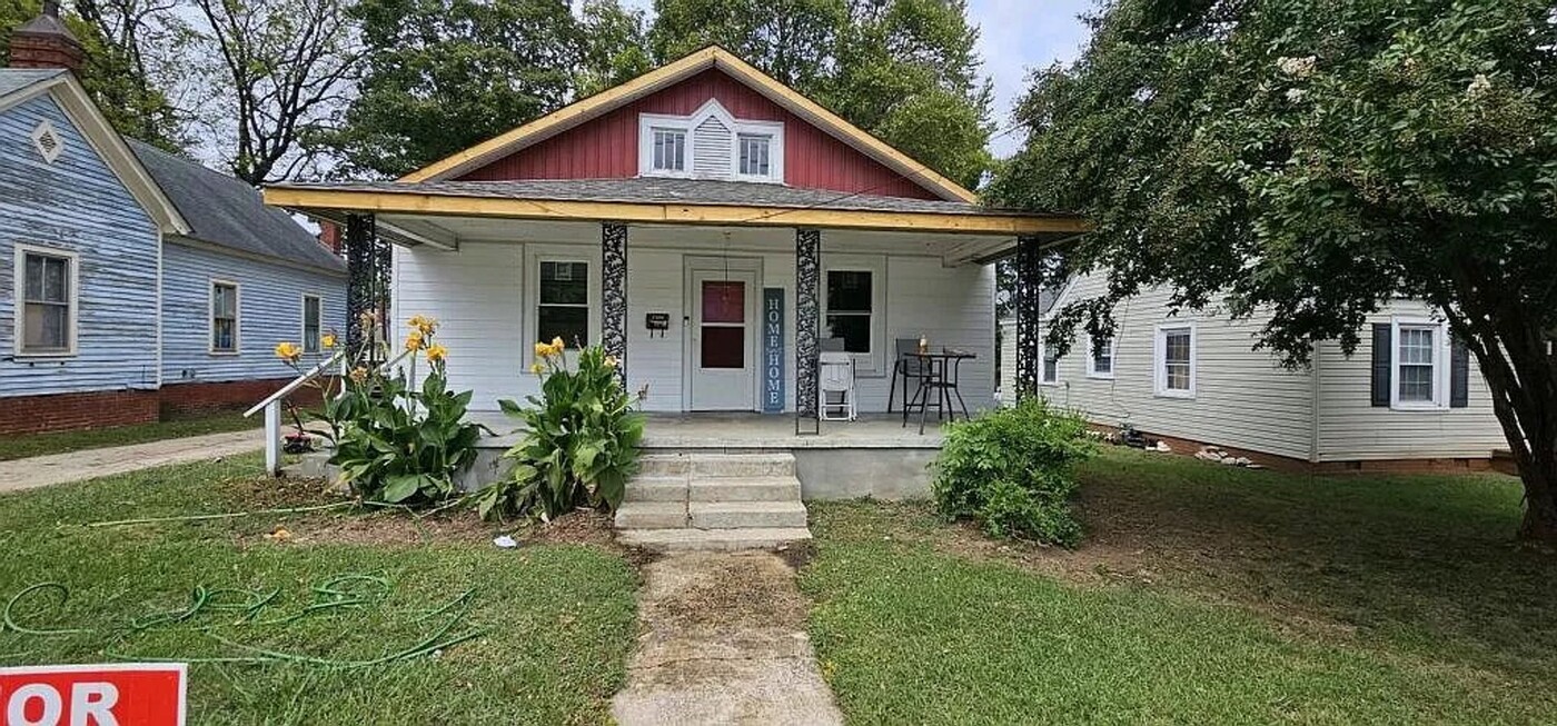 1708 S Main St in Salisbury, NC - Foto de edificio