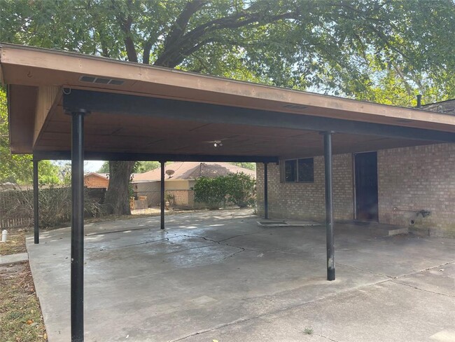 508 1st St in Livingston, TX - Foto de edificio - Building Photo