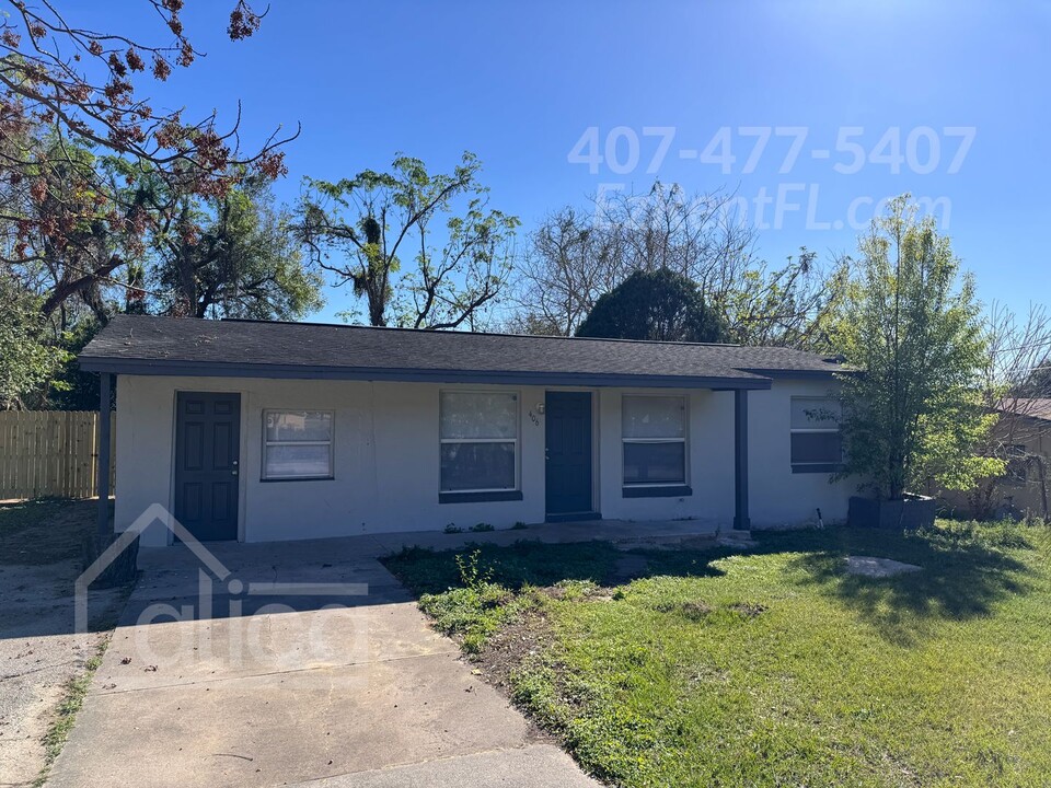 406 W Ella J Gilmore St in Apopka, FL - Building Photo