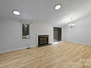 71 Hollybrook Dr in Asheville, NC - Building Photo - Building Photo