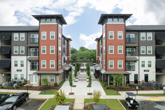 The Lively Victor Park in Greer, SC - Foto de edificio - Building Photo