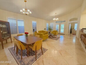 8092 E Michelle Dr in Scottsdale, AZ - Building Photo - Building Photo