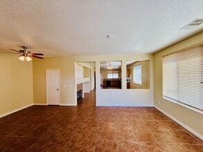 36742 37th St E in Palmdale, CA - Building Photo - Building Photo