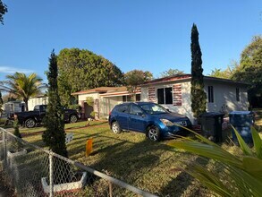 14065 NE 16th Ave in North Miami, FL - Foto de edificio - Building Photo