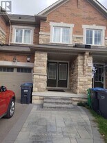 124 Golden Springs Dr in Brampton, ON - Building Photo