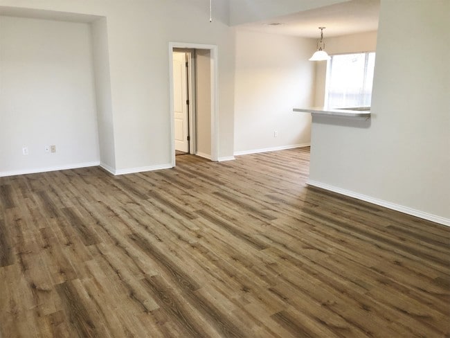 2912 James in Granbury, TX - Building Photo - Building Photo