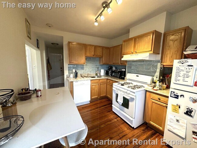 1056 Cambridge St in Cambridge, MA - Foto de edificio - Building Photo