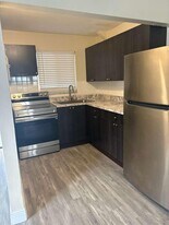 5811 NW 17th Pl, Unit H in Sunrise, FL - Building Photo