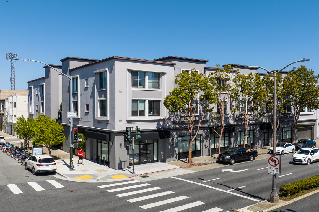 1880 Lombard St in San Francisco, CA - Building Photo