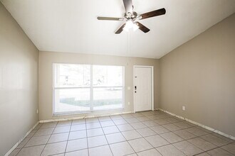 3680 NW 113th Ave in Sunrise, FL - Building Photo - Building Photo