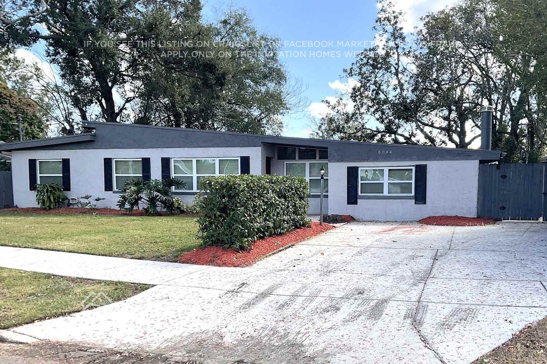 6044 Yucatan Dr in Orlando, FL - Building Photo