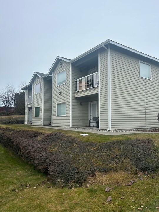 597 Eastmont Ave in East Wenatchee, WA - Building Photo