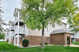 Oxford in Fargo, ND - Building Photo - Building Photo