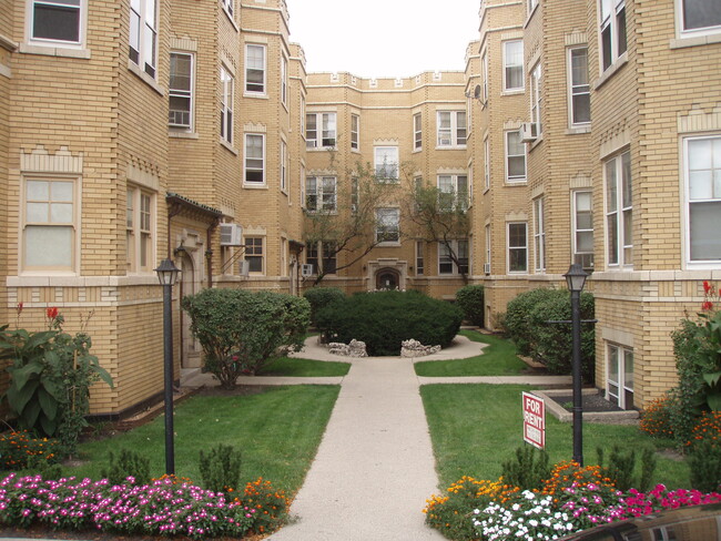 2140 Elmwood Ave, Unit 214