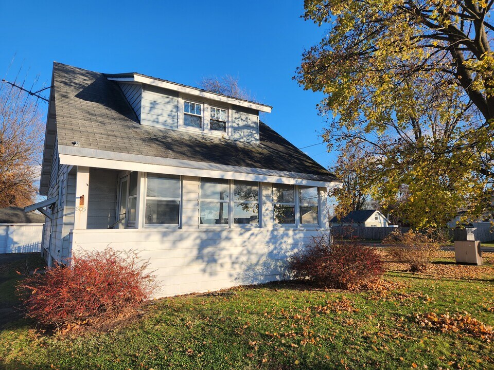 803 Church St in North Syracuse, NY - Building Photo