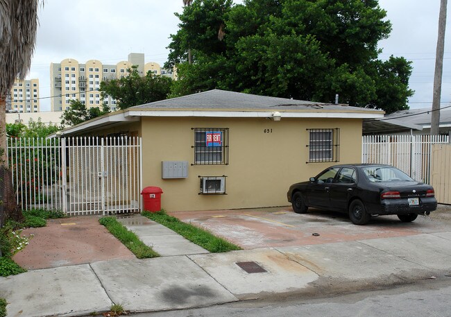 651 NW 3rd St in Miami, FL - Building Photo - Building Photo