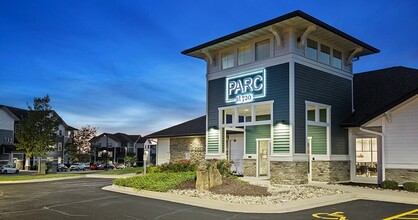 Parc at 720 in Edwardsville, IL - Foto de edificio - Building Photo